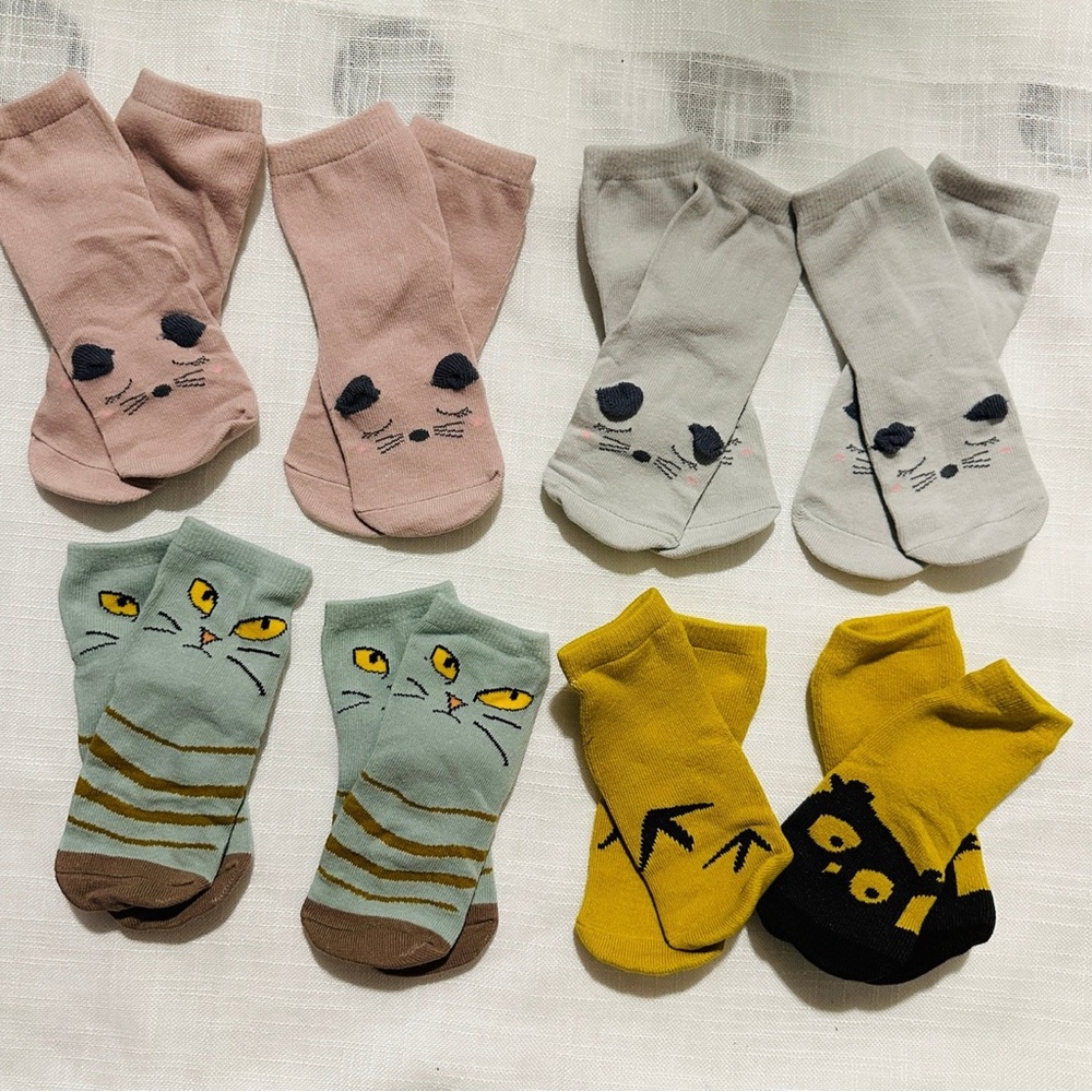 NEW 8 pairs of fun cute colorful cat socks with anti/non slip for babies